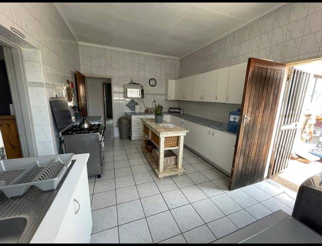3 BEDROOM HOUSE FOR SALE IN FLORENTIA